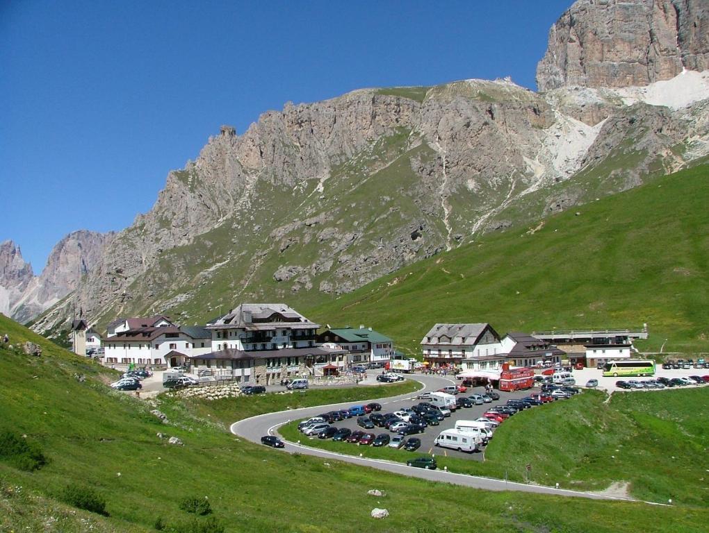 Hotel Savoia Canazei Exterior photo